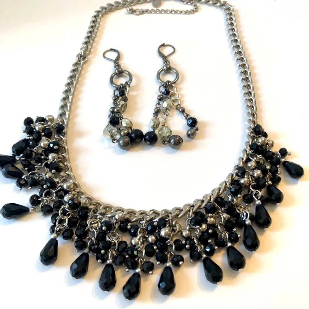 Necklace and dangle earrings set.Black and silver
